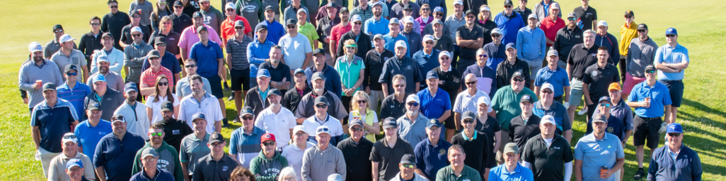 a large group of golfers