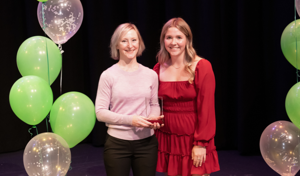 Dr. Cate Creighton receives the SCVMA Teacher of the Year Award from Samantha Shute