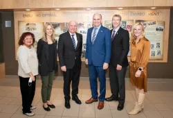 From left to right: Dr. Carmencita Yason, Dr. Maggie Cameron, Dr. Greg Keefe, Honourable Jean-Yves Duclos, Dr. John VanLeeuwen, and Dr. Heather Morrison.