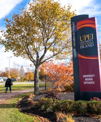 photo of university avenue entrance sign